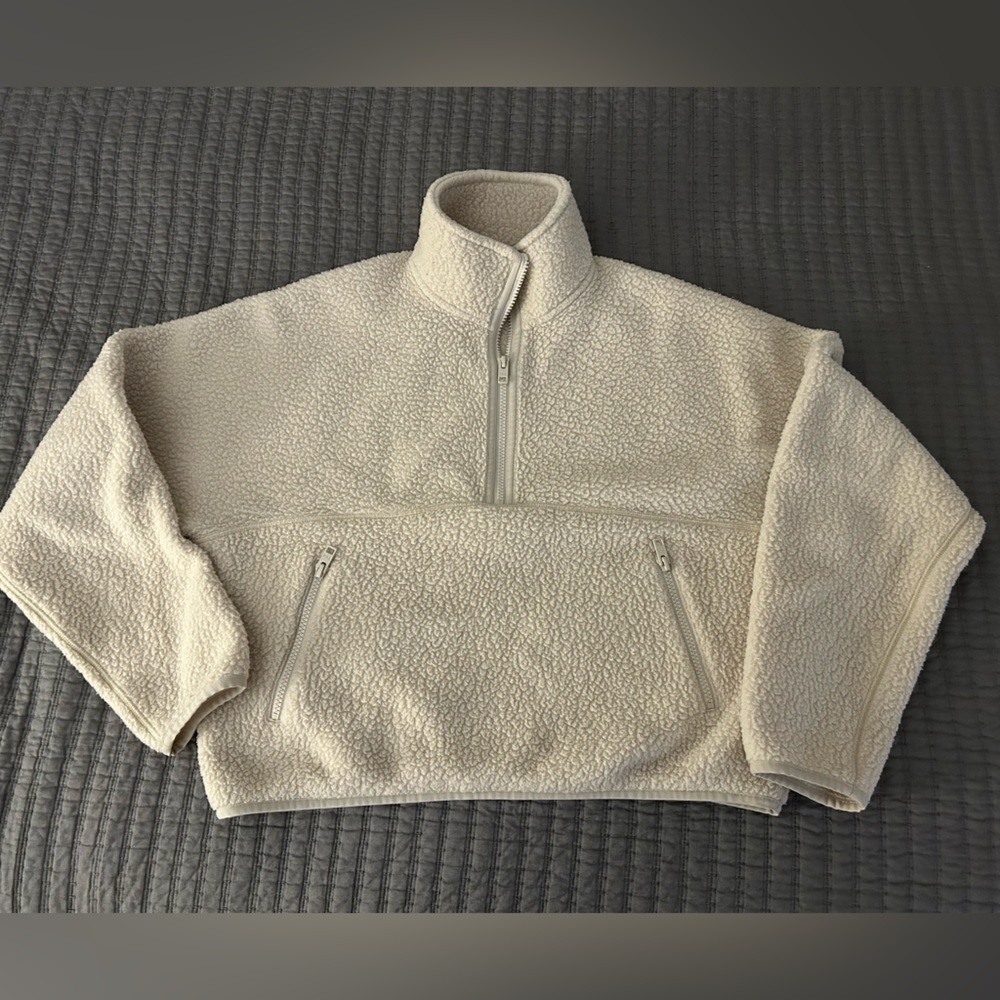 Aritzia TNA Bigfoot Polar 1/2 Zip Sweater